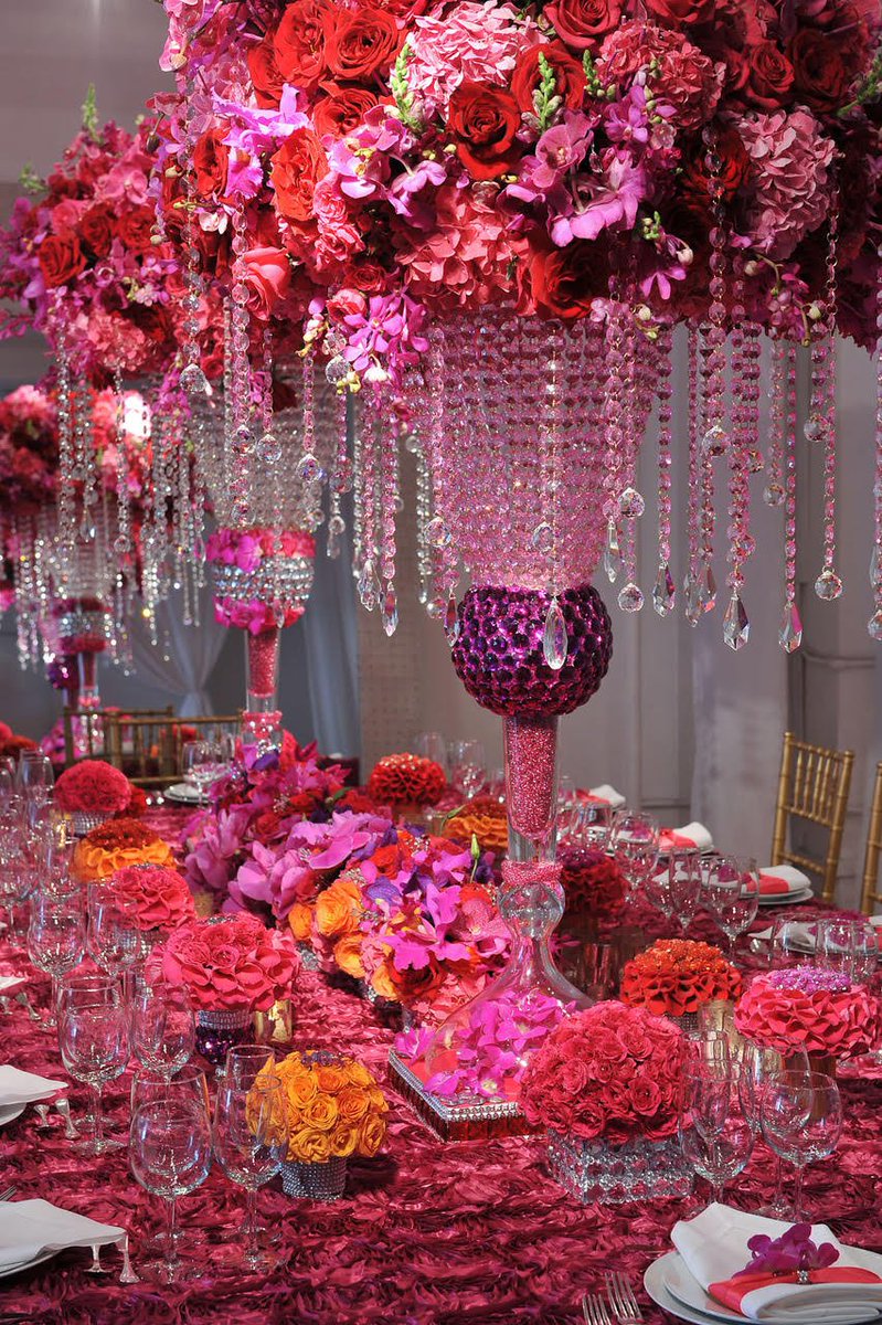 prestonrbailey's tweet image. We love creating new ways to display our tall arrangements. 😍

Our clients usually give us their favorite colors, and then we run with it.

Of these collections of tall arrangements, please tell us your favorites in the comments below. 🌺

#PrestonBailey #PBLive #NeverUntilNow