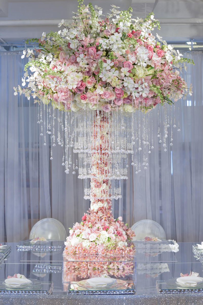 prestonrbailey's tweet image. We love creating new ways to display our tall arrangements. 😍

Our clients usually give us their favorite colors, and then we run with it.

Of these collections of tall arrangements, please tell us your favorites in the comments below. 🌺

#PrestonBailey #PBLive #NeverUntilNow