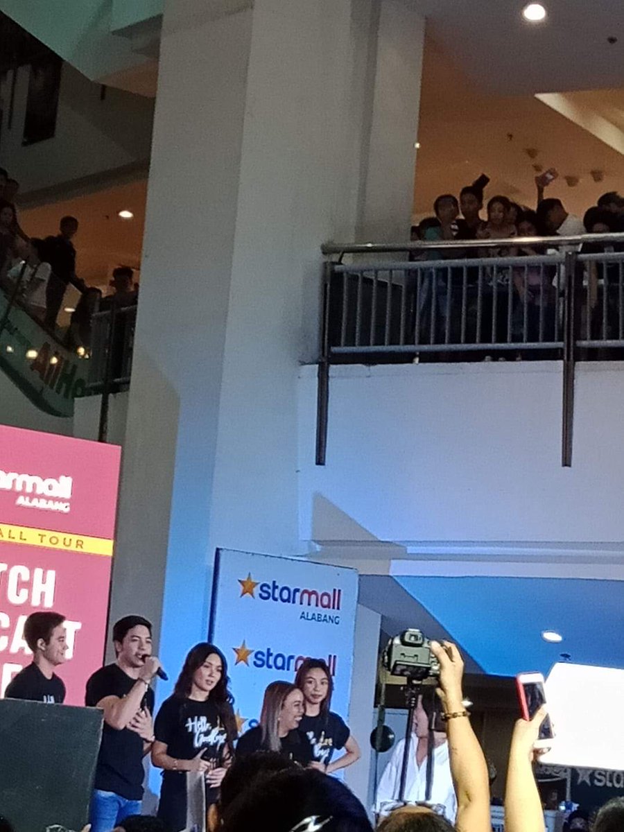_mejicokia's tweet photo. the cast of "hello love goodbye". finally, nakita ko na si kathryn bernardo in person. i'm so blessed and thankful 😭 sobrang idol ko si kath huhu. di man ako nakapagpapic but maybe next time? unexpected 😍 sobrang gandaaaa nya grabe huhu. akyat doon, baba dito parang lang makita https://t.co/6TOJYOqk34