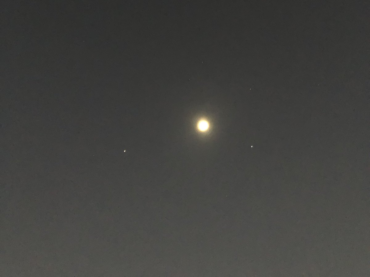 wangpin8012's tweet photo. International Space Station flies across Sydney sky - 17:35 appears at Canopus, 17:36-37 crosses Centaurus and Southern Cross, 17:37-38 passes the moon and Jupiter https://t.co/tblH3Ia41D