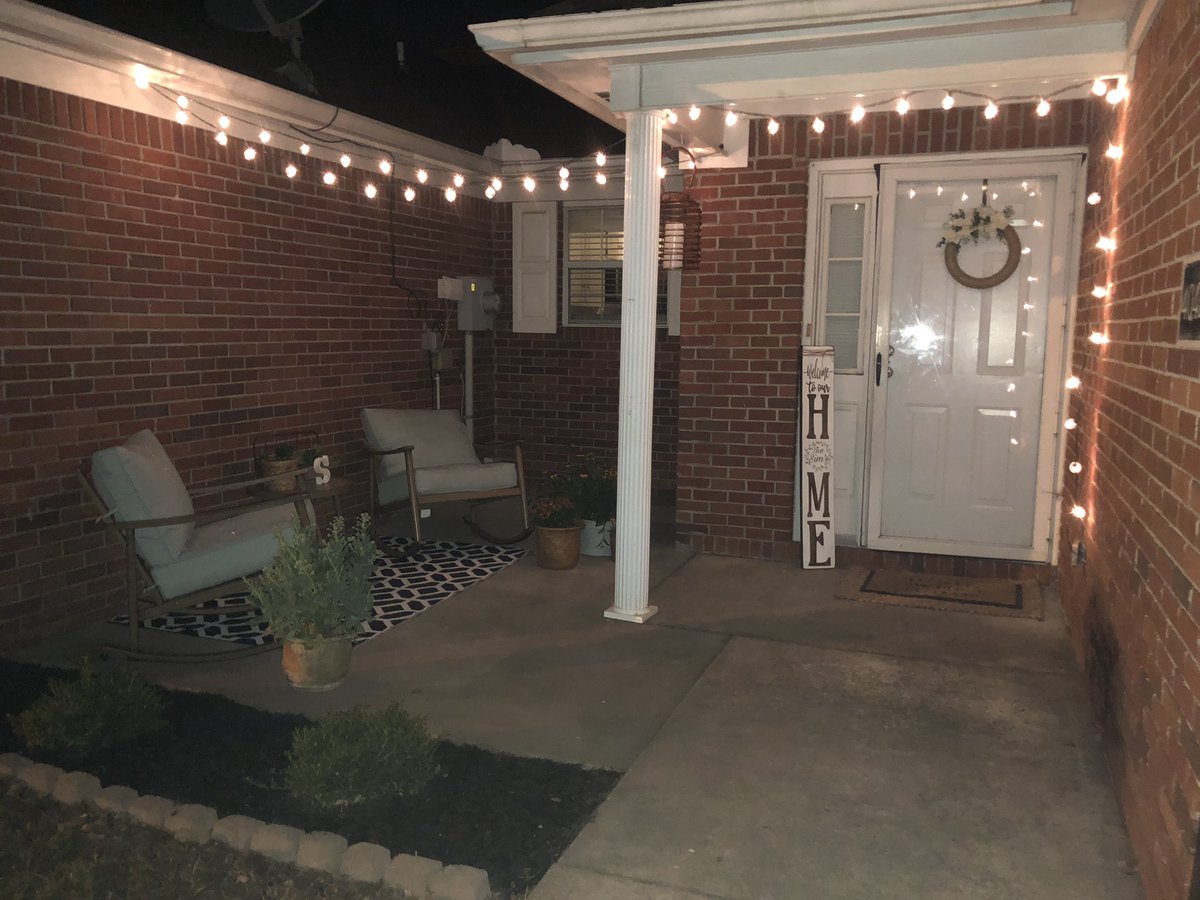 HaleySims_'s tweet photo. Before &amp; after of our front porch. I literally could not be more proud of us. Those bushes on the before I literally thought were gonna be the death of me 😅 https://t.co/aUvwEJfbD7
