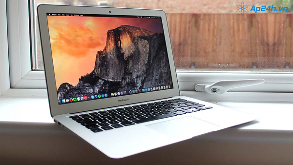 ap24hvn's tweet photo. The process of “evolution” of the screen size of the MacBook Air series #Ap24h #MacBook #MacBookAir https://t.co/kBk9Slv9vr https://t.co/qCzugWBu5x