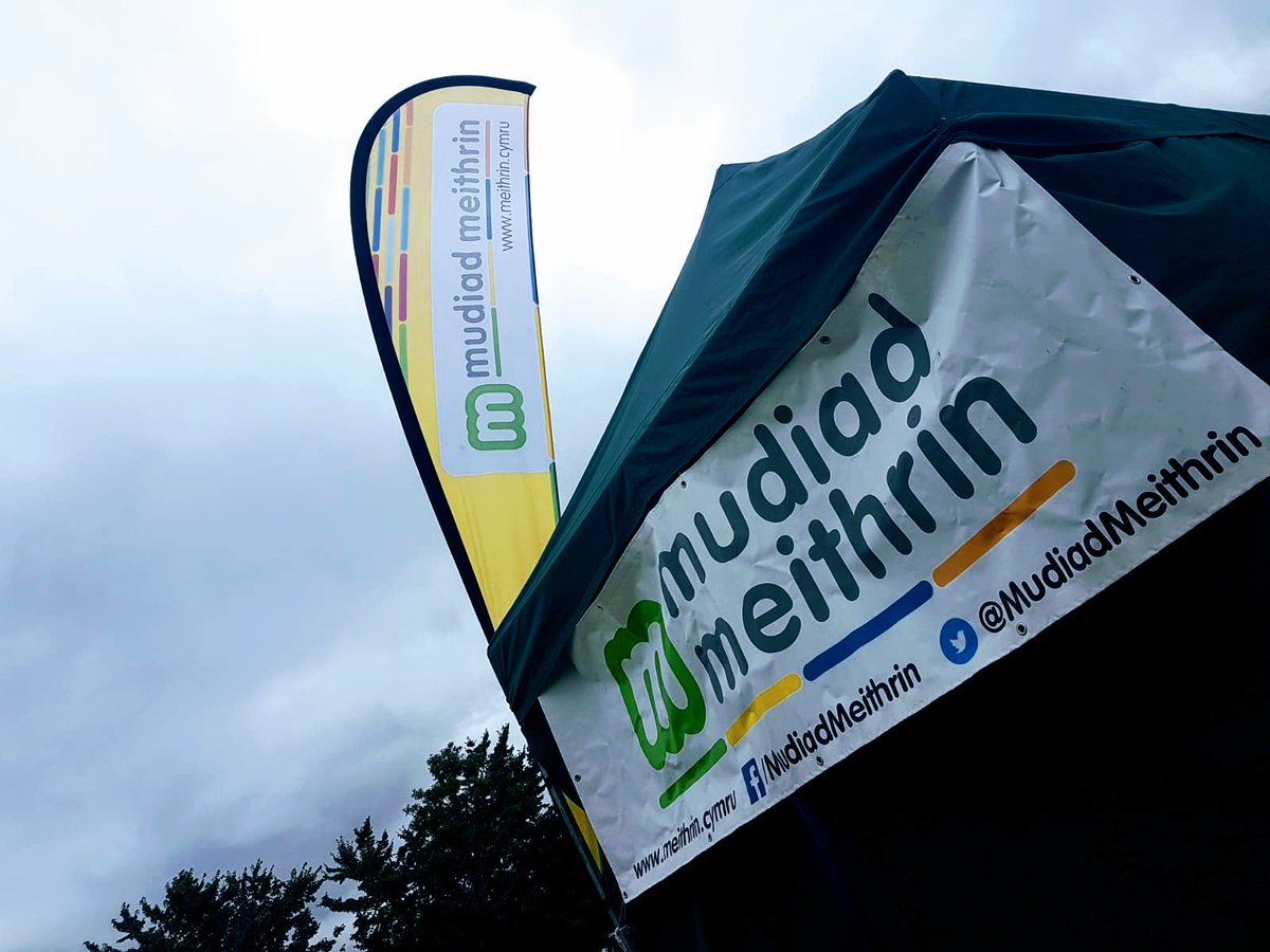 MMDeDdwyrain's tweet image. Visiting Bridgend Show this weekend? Come and visit us, let's chat #bilingualism #cymraeg #skill #welsh @MudiadMeithrin @menterbroogwr @BridgendCBC @CBSPenybont