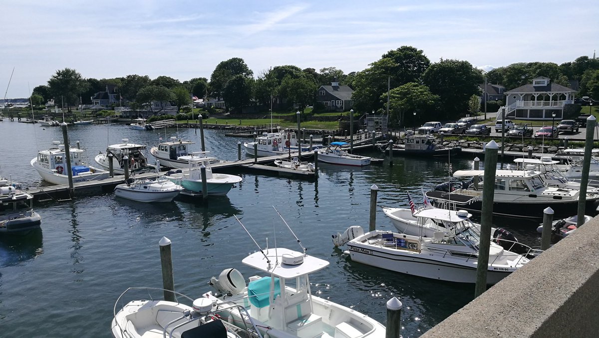 WorldOnA_String's tweet photo. "Nothing beats the warm evening feeling of #CapeCod. THE Summer destination of the U.S. is more than just sand or surf as lighthouses will guide you to ponds or parks picturesque perfect until the sun goes down and you are bathed in an orange glow"  https://t.co/33O6TbNEsR #USA🇺🇲 https://t.co/Rbl2RDYnPj