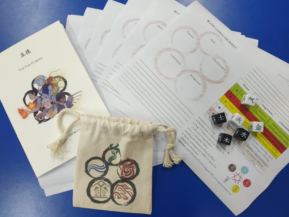 WuDeRpg's tweet image. Hey!
Neben spielen und leiten, habe ich mein eigenes #RPGSystem entwickelt. #五德 - #TheFivePowers ist ein cooperatives Erzählspiel #CooperativeStorytelling auf der Basis von Yin&amp;amp;Yang.
Die Würfelmechanik folgt der Idee, Harmonie im Würfelchaos herzustellen.
#ElementDice