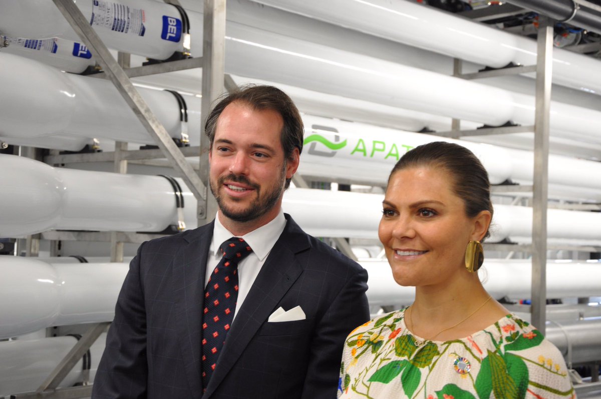 CourGrandDucale's tweet photo. Le Prince Félix et La Princesse Victoria de Suède se sont rendus à Mörbylånga, commune localisée sur une île suédoise, pour l’inauguration d’une usine industrielle de traitement des eaux construite par l’entreprise luxembourgeoise #APATEQ. © C.Chaton #luxembourg #cleantech #water https://t.co/W8c2bC2HVz
