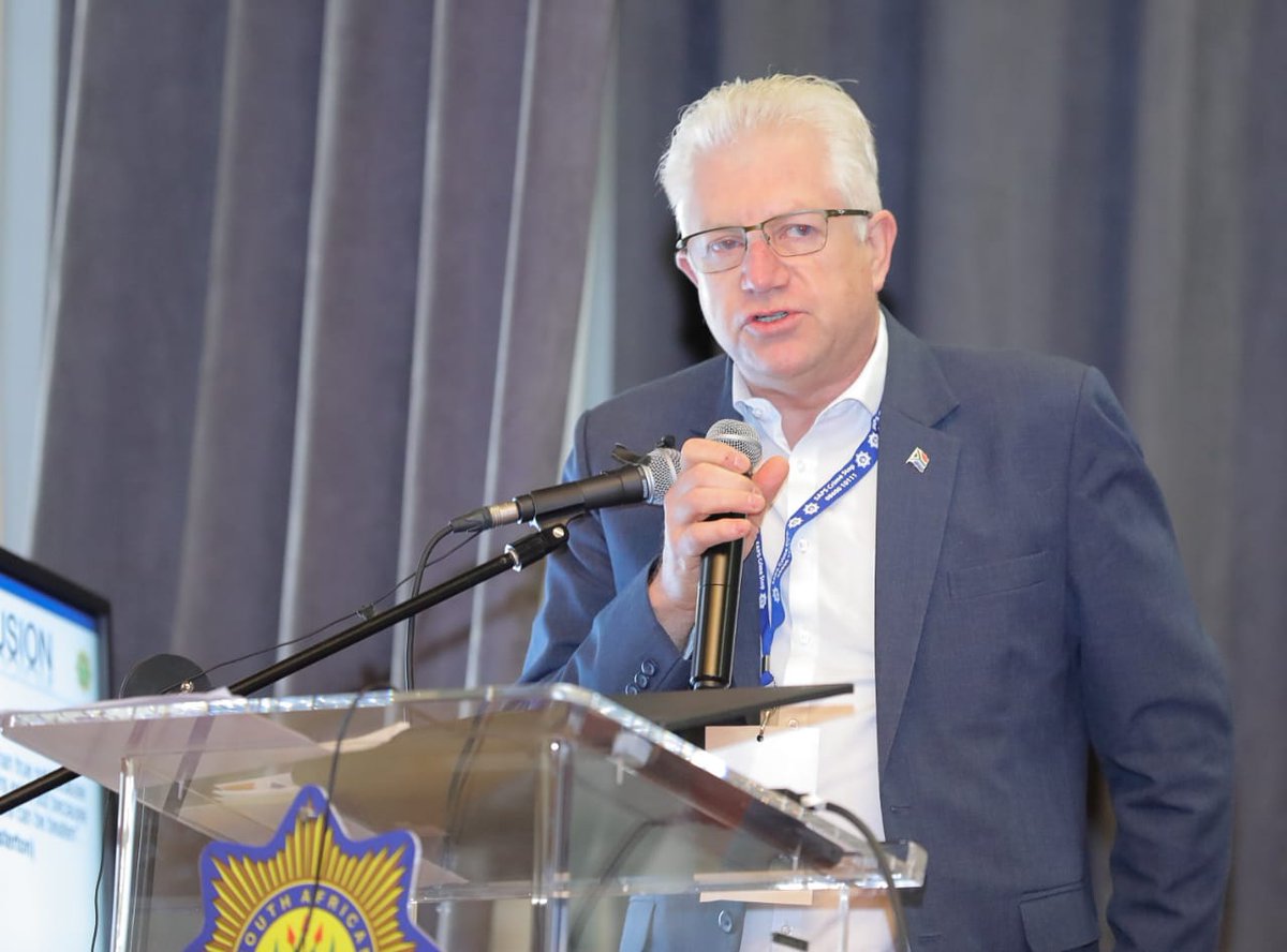 SAPoliceService's tweet photo. #sapsWC The Premier of Western Cape Alan Winde pledging his support as well as the support of all Provincial departments to an integrated approach to address the crime situation in the Western Cape. #BuildingSaferCommunities #CrimeSummit SW https://t.co/ho3nSBQgox