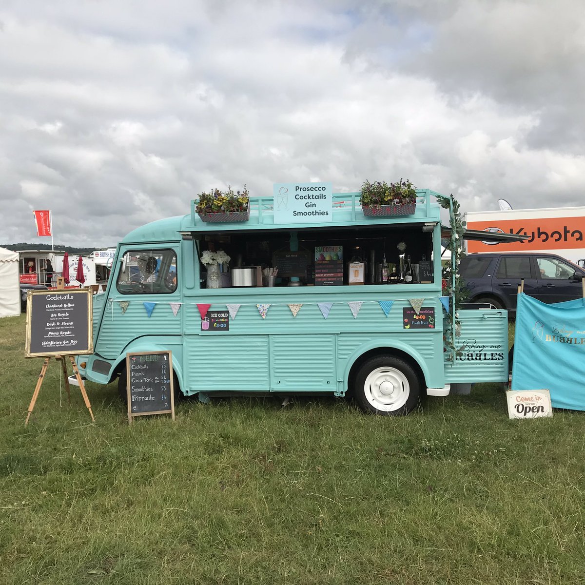 bringmebubbles's tweet photo. The atmosphere is building here at the Liskeard Show... loads to see and do. Why not come and try some of our fizz, cocktails, fruit smoothies or gin! 🍸🥂🥤#mobilebar #cocktailbar #cornwallshows https://t.co/AQppyEcte8