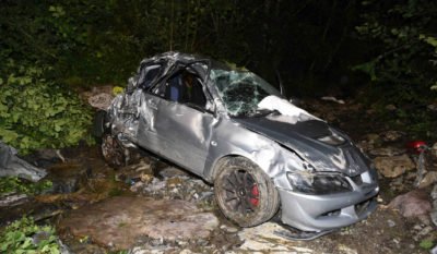 Telebasel's tweet photo. In der Nacht auf Samstag kam es in #Innerthal SZ zu einem schwerem #Selbstunfall. Ein 21-Jähriger kam dabei um. Ein weiterer Mann wurde schwer #verletzt.
#TBNews
https://t.co/M3m1zKrELS https://t.co/jhN9ZGfvaQ