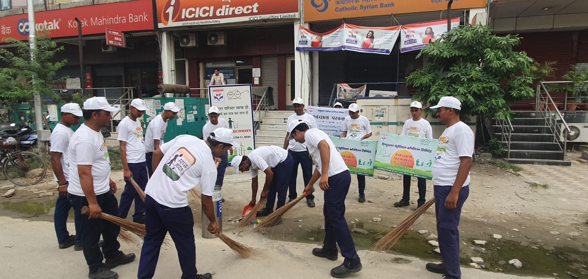Anitasharma1310's tweet photo. Clean India,Green India....Swachh Bharat Abhiyan,.......Public Awareness on SBA #SwachhataAbhiyan @Rg03Goel @HPCL https://t.co/A9wwLuYop3