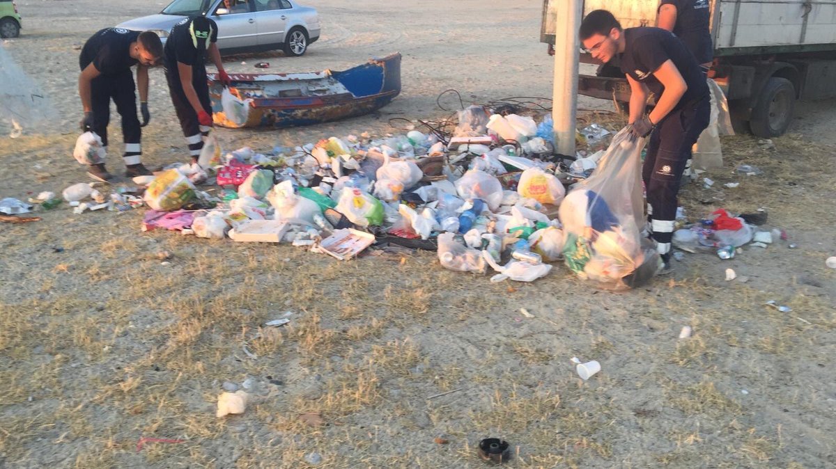 CivicaPer's tweet photo. OPERAZIONE CITTA’ PULITA   (Schiavonea) 13 luglio 2019 

Stamani e’ iniziata la bonifica anche sui siti la cui pulizia e’ competenza dei lidi. Ma nessuno si faccia illusioni, dal prossimo anno ognuno si assuma le proprie responsabilità.
#flaviostasisindaco #coriglianorossano https://t.co/frNZGGgmiK
