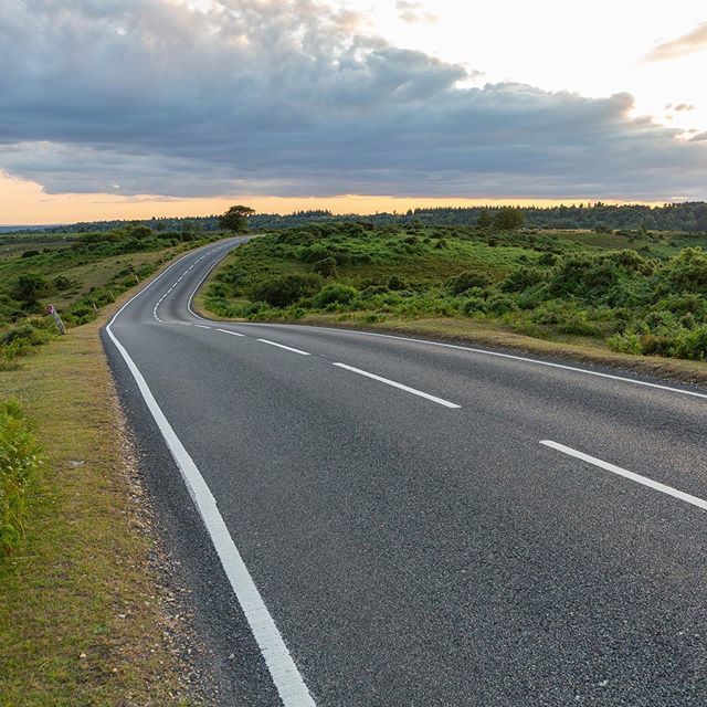Scumulon's tweet photo. I went out to shoot the sunset last night, so of course the sun hid behind some clouds as soon as I arrived. It was a beautiful evening anyway. #newforest #hampshire #england #englishcountryside #rogerpennyway #fordingbridge #deadmanhill #summer #summere… https://t.co/i5sjA2Q6rO https://t.co/U7JcwHxnwI