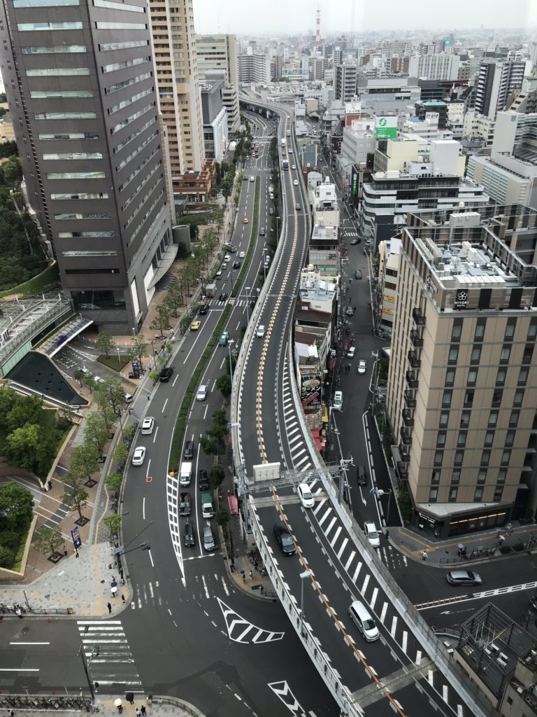 mikiji_13's tweet image. TECH_EXPERT 50日目
コアタイム、体調不良等で３人でした^_^

今日から難波校になりました！
めっちゃ綺麗になりました😊
椅子が硬いです！
景色が綺麗でした^_^

自分も調子が悪いので、早めに帰宅します。
明日からがんばる！

#JavaScript
#Ruby_on_Rails
#TECH_EXPERT
#テックエキスパート