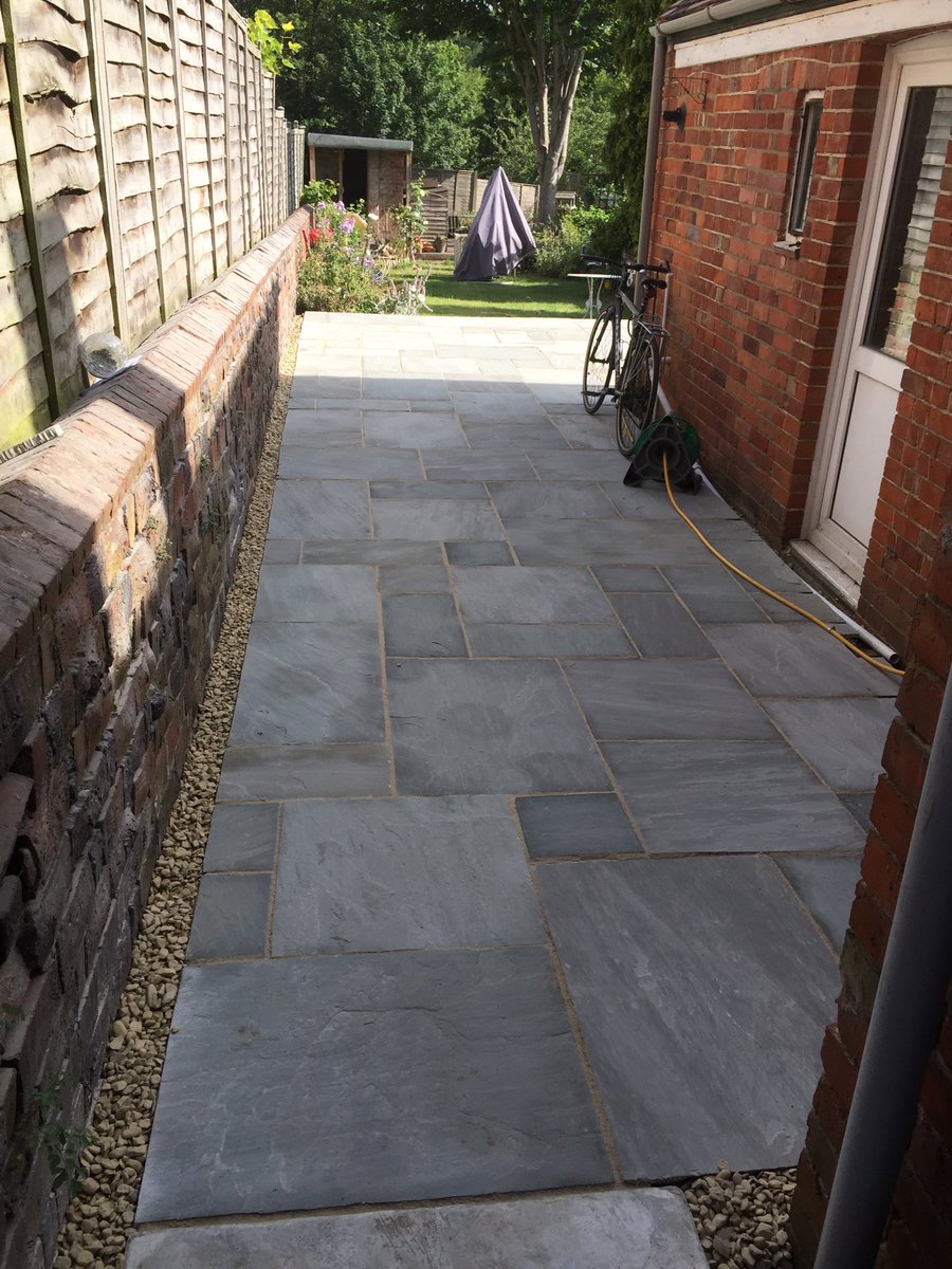 MarkMnowell's tweet photo. New side and rear patio for clients in Caversham #landscaping #BerkshireBoundaries #DirectoryofExcellence https://t.co/l8rvF9tYaW