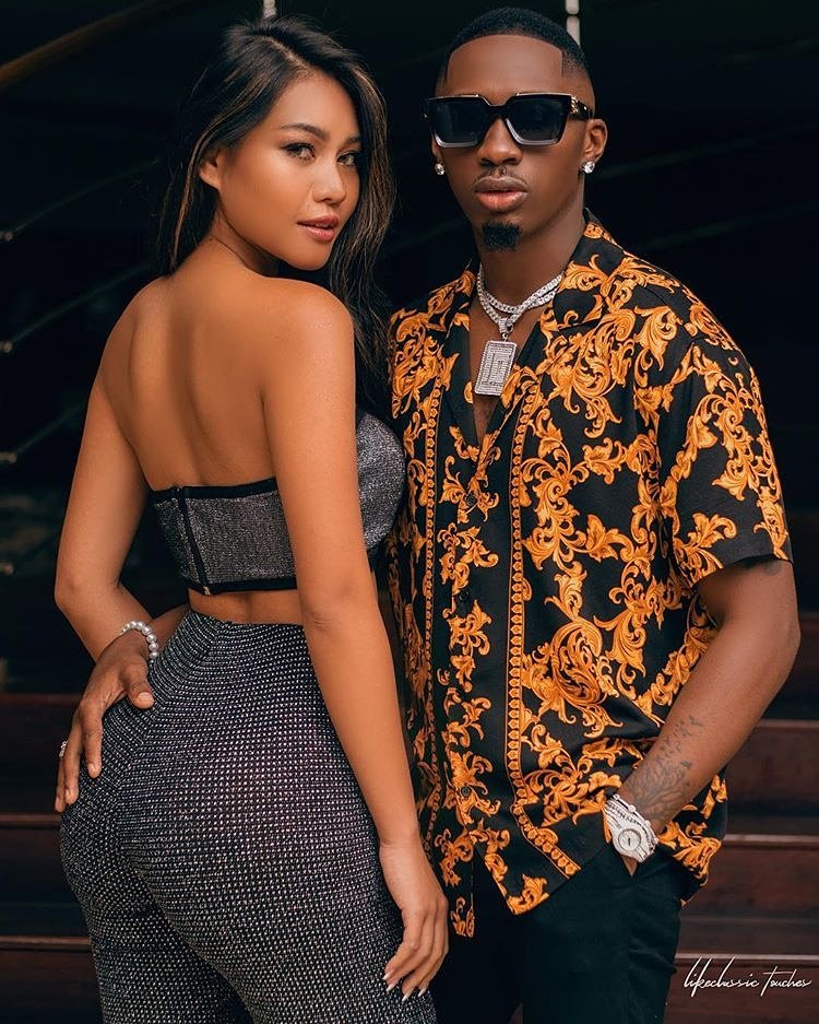 godfathertimmy's tweet photo. @juma_jux #africanboy has something for us... Follow link on his bio to get it #sumaku ft #vanessamdee @vanessamdee 
#thelovealbum
.
.
.
#afripopsound #homeofafropop #weareblack https://t.co/M2umBLiQCy