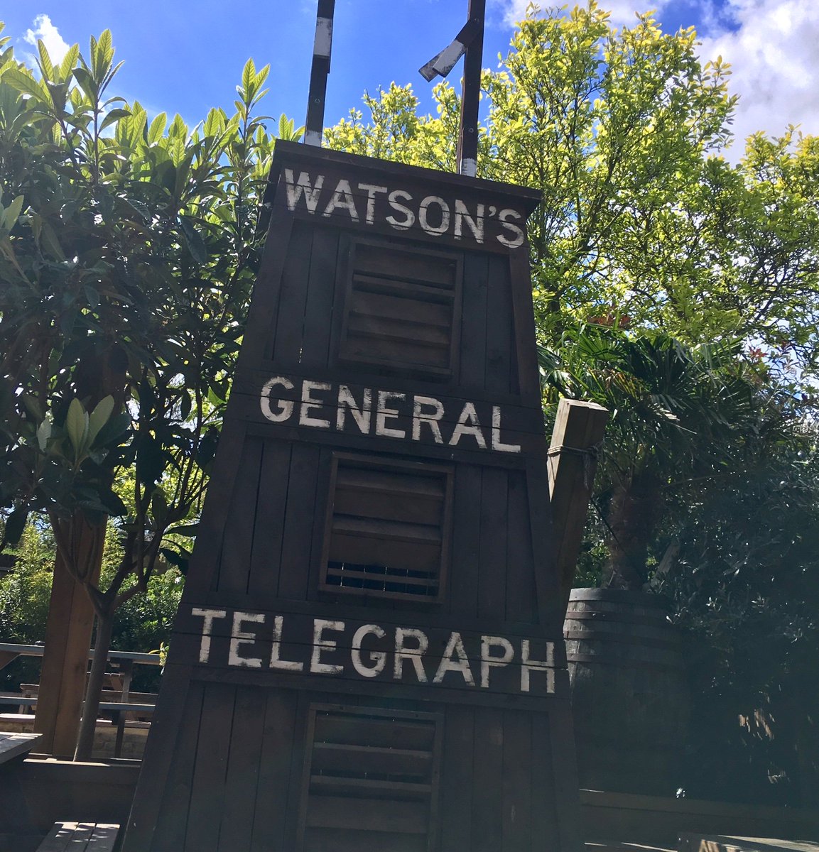 Come and feast upon our improved menu! Delectable and modern offerings for any type of diet.

If you're a night owl, see you for the vinyl only DJ set at 8pm 🎵