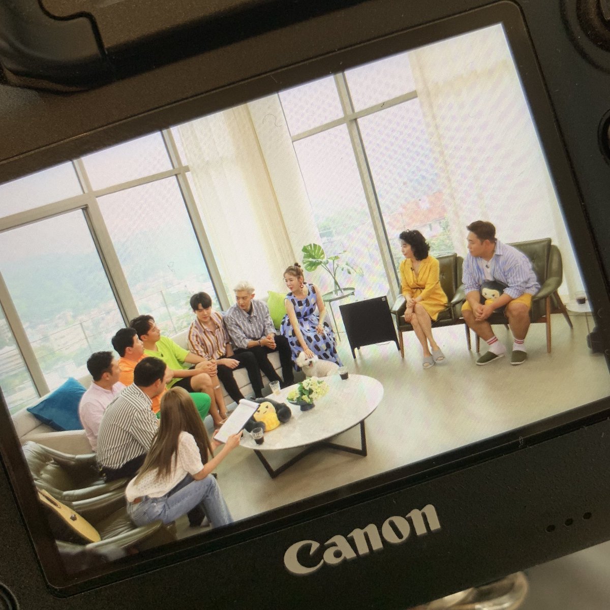 [특급스포] 마리텔 아홉번째 생방송이 곧 시작됩니다!

1) #엑소 찬열&amp;세훈 - twitch.tv/mbcmlt1
2) 김구라 w/장영란, 이승윤 - twitch.tv/mbcmlt2
3) 정형돈 w/장성규, 엑시(우주소녀) - twitch.tv/mbcmlt3
4) 여에스더 w/문세윤 - twitch.tv/mbcmlt4