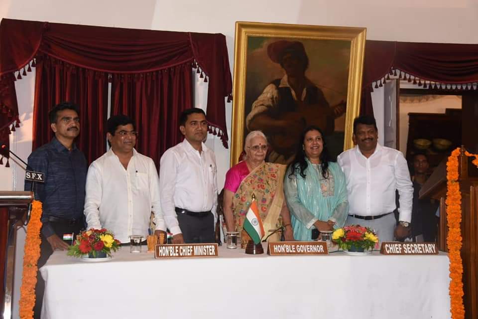 GReportcard's tweet photo. Babu Kavlekar, Michael Lobo, Jeniffer Monserrate &amp; Filipe Neri Rodrigues sworn in as Ministers at RajBhavan. #Goa #Politics @MichaelLobo76 @goacm @DrPramodPSawant https://t.co/XQ2T324tG2