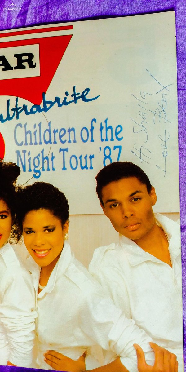 Shay111's tweet photo. Looking forward to seeing you perform in Southend @tropicananight next week @ben_volpeliere Do you remember signing this in 1987? https://t.co/UgDrNyjwIU