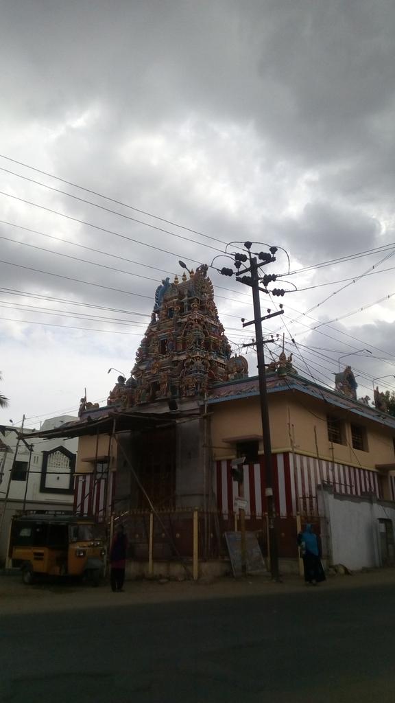 Ranithevi1's tweet photo. Trichy la entha kovil sollunga Frans nan eppa angaruken https://t.co/4bIovQ4iDA