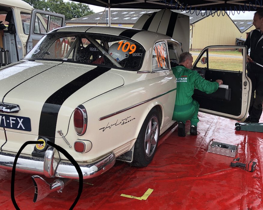 RallyTeamVDH's tweet photo. DAG 2 @GTCRally begonnen, monteurs  druk bezig, voor foto  van de uitlaat in actie een vdh pet te winnen https://t.co/4c6KWSIzQR
