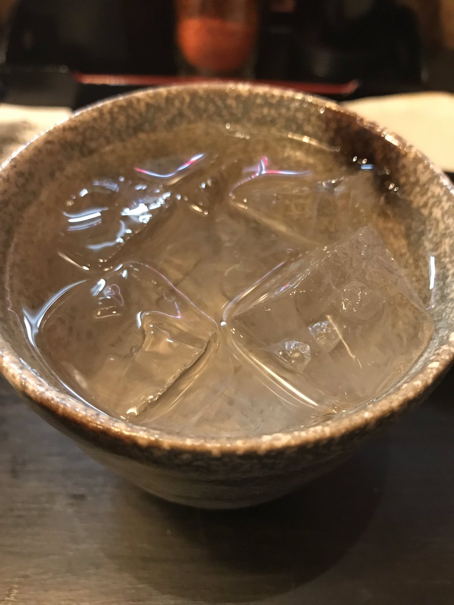 basstori's tweet photo. 飲み会にて、久しぶりに芋のロックを飲んでみる。 https://t.co/6gM7uONHgU