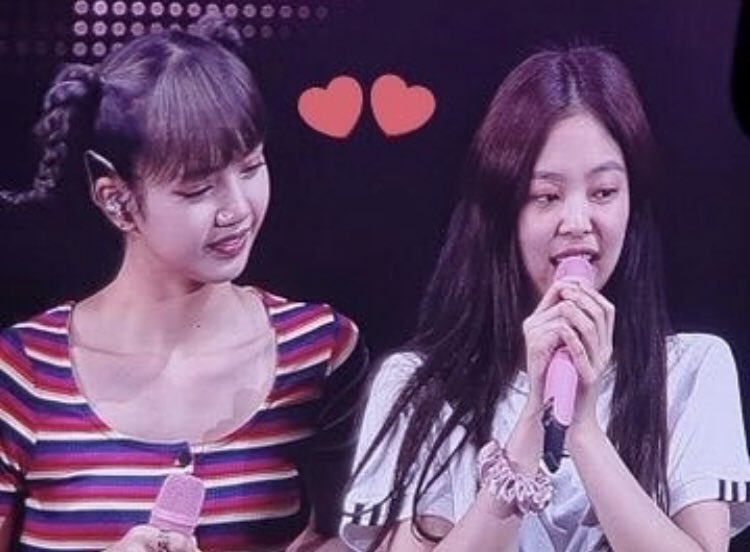 rosiesdog's tweet photo. 💗💗
#BLACKPINKinBANGKOK #BLACKPINK2019WORLDTOURwithKIA #BLACKPINKInBangkokEncoreDay2 #BLACKPINK2019INYOURAREATOURinBKK #JENLISA #lisaswalla #JENNIE #BLACKPINK https://t.co/eHZV5FB6lM