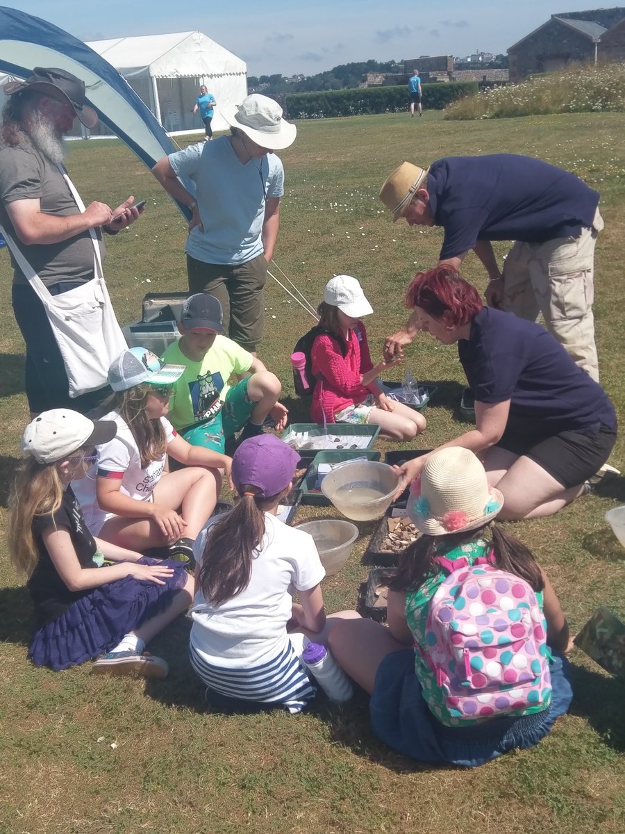 Open day for the #festivalofarchaeology we have the Jersey YAC onsite helping us wash finds and building a Lego barracks of <a href="/loveheritage/">Just teddy</a> #ECJP2019 #loveyourcastle