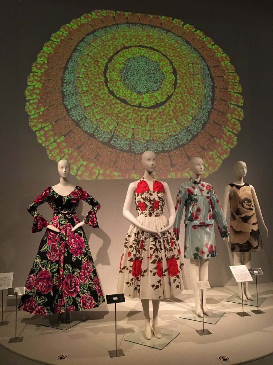 神戸ファッション美術館 Pa Twitter モードに咲く花展 夏休み特別企画展 Flowers モードに咲く花 本日初日を迎えました ロココ時代のドレスからから世紀の天才デザイナーたちのファッションに咲いた花 花 花 多彩なワークショップとともにお楽しみ