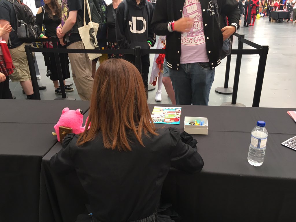 REGION_JP's tweet photo. chocoHYPER JAPAN 一回目終了しました！SHOWROOMにも1000人以上の方々に見てもらいました！
現地も大盛り上がりですが
交流会に長蛇の列が！！！(30分以上待ち？)
目一杯プロモーションします！ https://t.co/KyQ30GN0sk