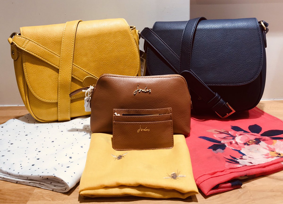 JoulesGlouQuays's tweet photo. Thanks for bee-ing such a great teacher... and helping me shine like a star! ⭐️ Treats for your teachers and Appreciation Gifts 🎁 👩‍🏫 🐝 #JoulesOfGloucesterQauys #SchoolOutForSummer #ThankYou @Joulesclothing @GloucesterQuays @GlosLiveOnline @GLWhatsOn @GloucesterBID https://t.co/Zq66hjlkwV