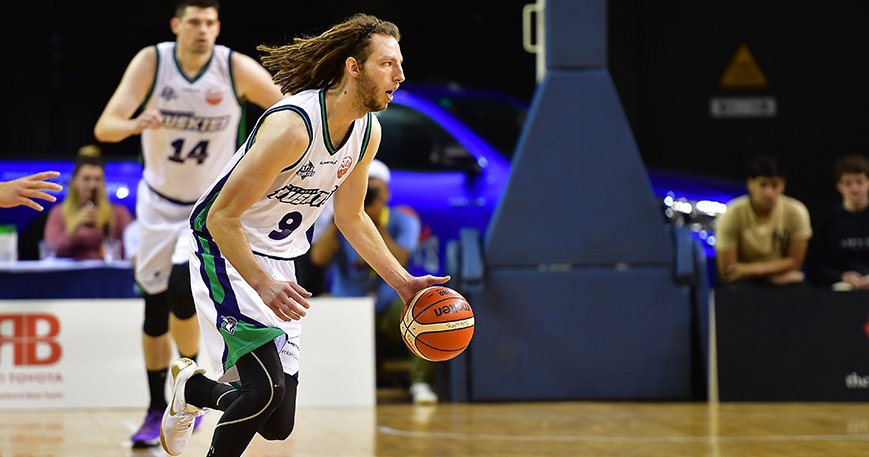 HUSKIES WIN | The <a href="/SouthernHuskies/">Southern Huskies</a> have finished 2019 on a high, blowing out an undermanned <a href="/NZBayHawks/">Big Barrel Hawks</a> side 112-70. Match report here - bit.ly/2SdCnVu. #SalsNBL