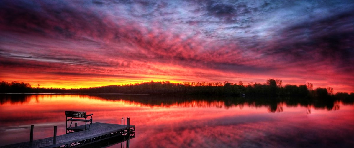 j2002heids's tweet photo. Be humble. You may be wrong. Be kind. You may be remembered. Be generous. Others may reciprocate. 
 Be forgiving. You may feel lighter. Be grateful. You will be happier. #sunrise #minnesota #lakelife #lilylake #hdrfilter #yourvibeattractsyourtribe #adventuregirl #grateful #joy https://t.co/iPv0go4f5q