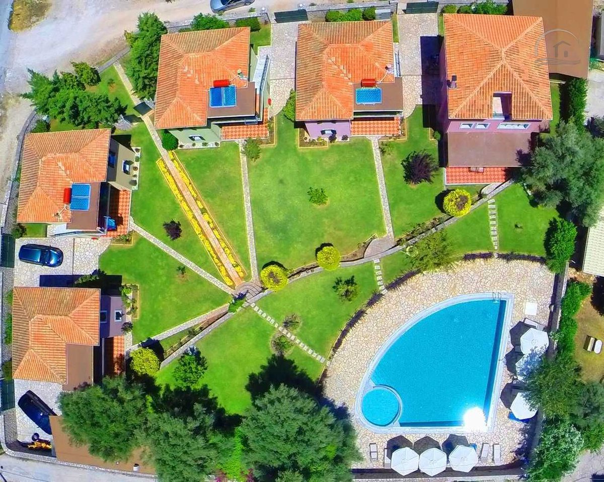 LefkadaRentals's tweet image. Find spacious one bedroom apartments with large swimming pool and garden near the city of Lefkas and famous beaches!
.
lefkada-rentals.com/en/rentals/183…
.
#lefkada #lefkadaisland #largepool #garden #closetotown #apartments #greecevacation #summer2019 #vacation #vacationmode #islandvacation
