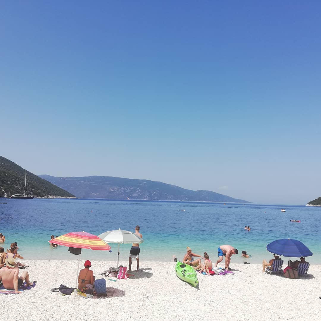rapidnarwhal's tweet photo. Beautiful #kefalonia
#myrtos #antisamos #melissanicave #xibeach #redsand #nofilter https://t.co/YXE8GGqQT1