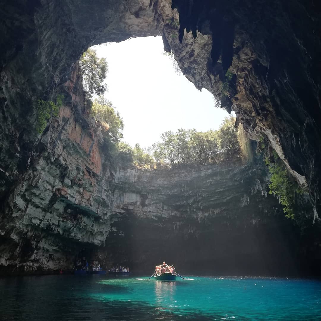rapidnarwhal's tweet photo. Beautiful #kefalonia
#myrtos #antisamos #melissanicave #xibeach #redsand #nofilter https://t.co/YXE8GGqQT1