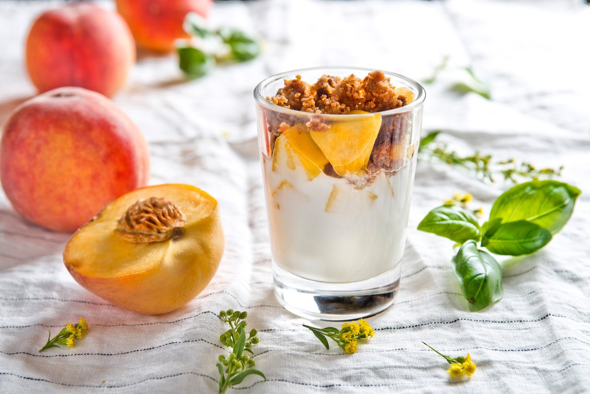 Vapiano_Fr's tweet photo. [EDITION LIMITÉE]

Pesche &amp; Yogurt 🍑 
Des pêches fraîches au sirop de basilic, un yaourt léger et un crumble croquant. Delizioso 😋

#vapiano #lovevapiano #vapianosummer #dolci #yummy #fresh #homemade #faitmaison #summer #homeoffreshness #vapianoeditionlimitee https://t.co/K8QvuIpZU6