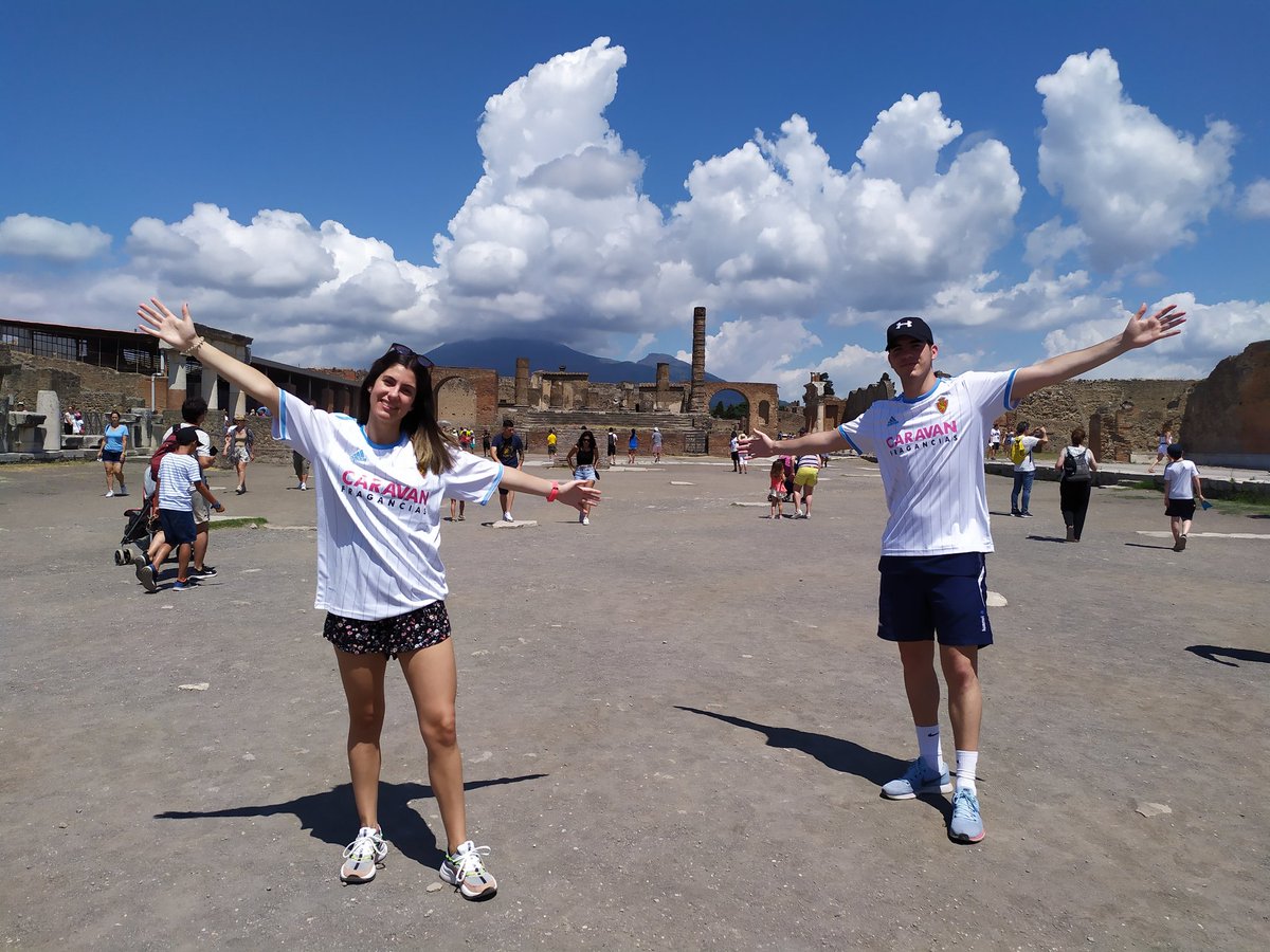 pablo_urgel's tweet photo. #Zaragocistas en Pompeya, Italia 🇮🇹
#MePuedeElCorazón #LoLlevasDentro
@RealZaragoza 🦁💙🌍 https://t.co/z7ojZKlhun
