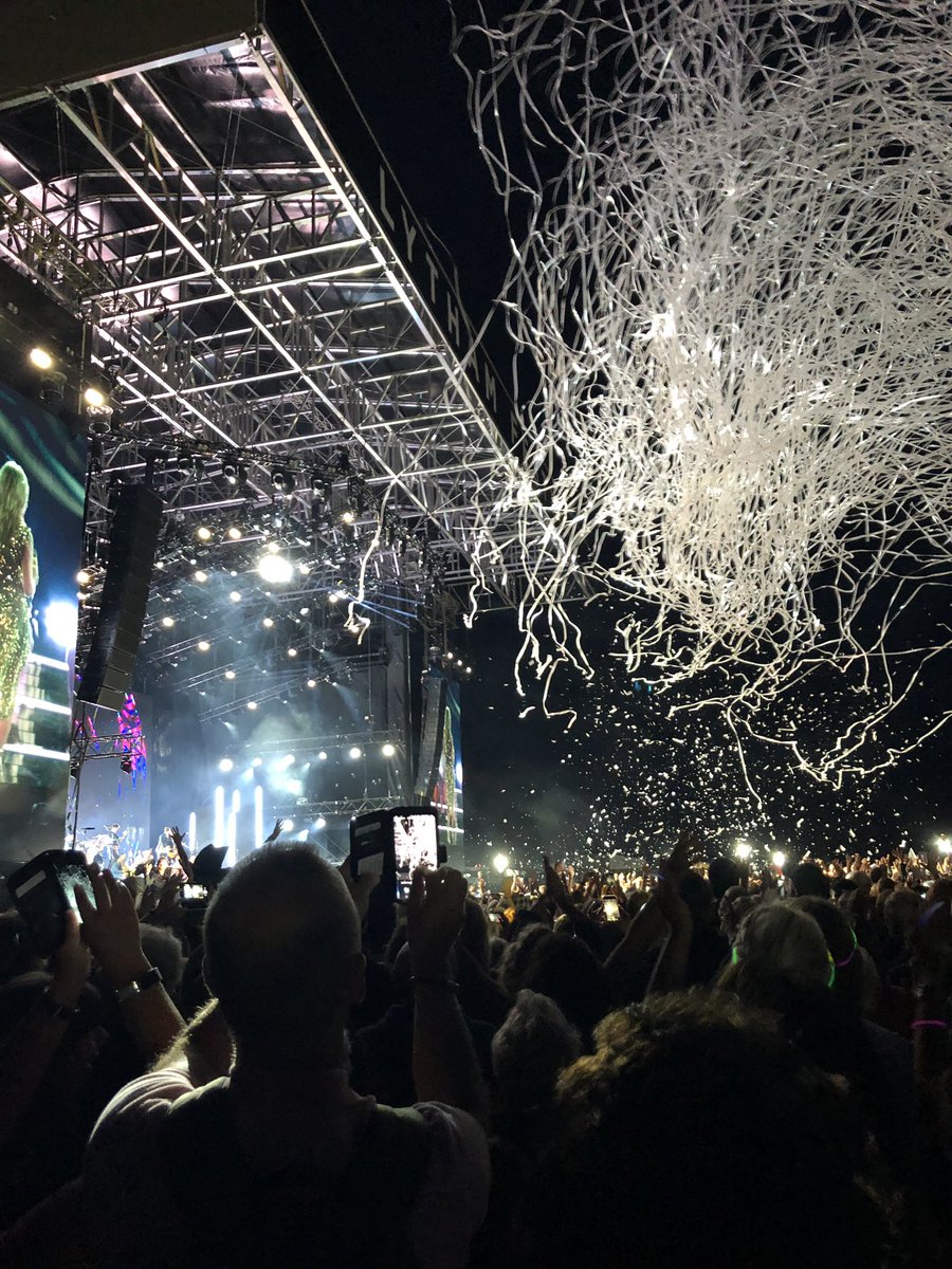 AmandaMummyJaws's tweet image. Last night @kylieminogue came to my home town! Dream come true loved her and wanted to be her since I was 14! What a night AMAZING! Kylie you rocked 💗💃🏻🎤@LythamFestival #KylieMinogue #popprincess #LF10