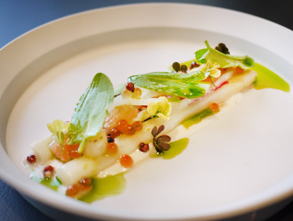 FineDiningExp's tweet image. Meal at #Jungsik #Seoul Asparagus Hanwoo beef Sea urchin Dolhareunangs (statues from Jeku Island) #Asias50Best #MichelinStars 🌟🌟 #FineDining #FineDiningLovers #XtremeFoodiesTV #hautecuisine #gastronomy