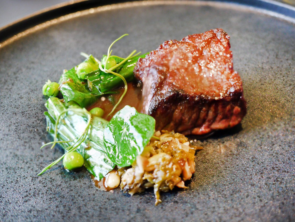 FineDiningExp's tweet image. Meal at #Jungsik #Seoul Asparagus Hanwoo beef Sea urchin Dolhareunangs (statues from Jeku Island) #Asias50Best #MichelinStars 🌟🌟 #FineDining #FineDiningLovers #XtremeFoodiesTV #hautecuisine #gastronomy