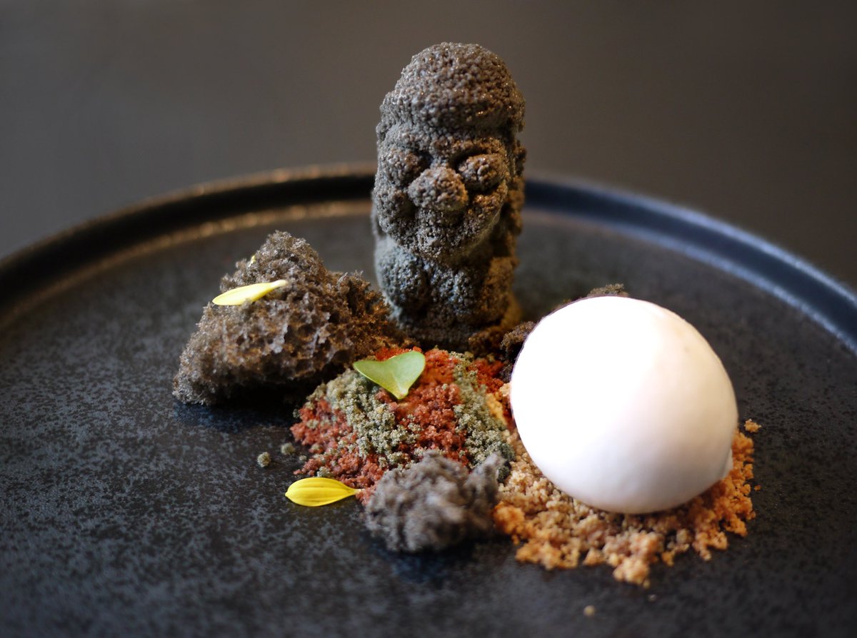 FineDiningExp's tweet image. Meal at #Jungsik #Seoul Asparagus Hanwoo beef Sea urchin Dolhareunangs (statues from Jeku Island) #Asias50Best #MichelinStars 🌟🌟 #FineDining #FineDiningLovers #XtremeFoodiesTV #hautecuisine #gastronomy