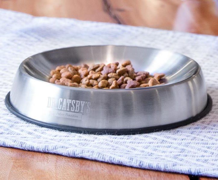 Makethemroar's tweet photo. This whisker friendly cat bowl is ideal for cats with super-sensitive whiskers, allowing your cat easy access to food without stressing their sensitive whiskers with the sides of the bowl. Check it out at and you could improve their mealtimes every day: https://t.co/kqg85zxe2O https://t.co/tM6gWKTtqN