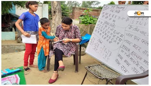 Ei_Samay's tweet photo. সংসার সামলিয়ে ডাকাবুকো পুলিশ, পাশাপাশি স্কুলেও পড়ান এই যুবতী!
#PoliceConstable #LadyCops #UP #TeachersForKids #RealNews #EiSamay
https://t.co/qSga4U57Gz https://t.co/aArEJBX6kd