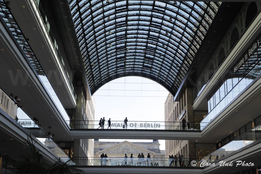 #ShoppingMall #Berlin #Germany #traveling #travelphotography #architecturephotography #architecture #lines #ModernBuilding #Citytrip #city #citytour