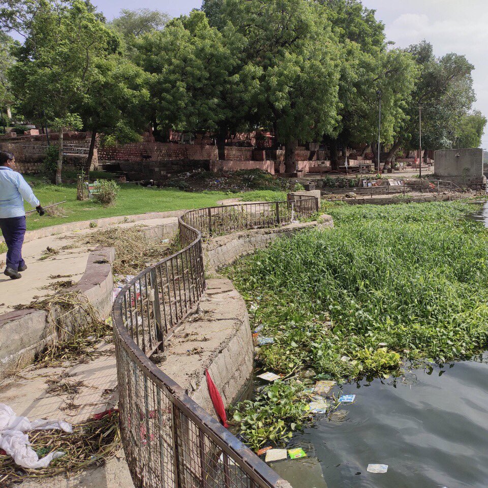 BPCLimited's tweet photo. Our team from Pipeline Division cleaned the ghats on the bank of Chambal river in #Kota #Rajasthan during #SwachataPakhwada activities, turning them into a tourist attraction for the locals https://t.co/pxfFo8wT79