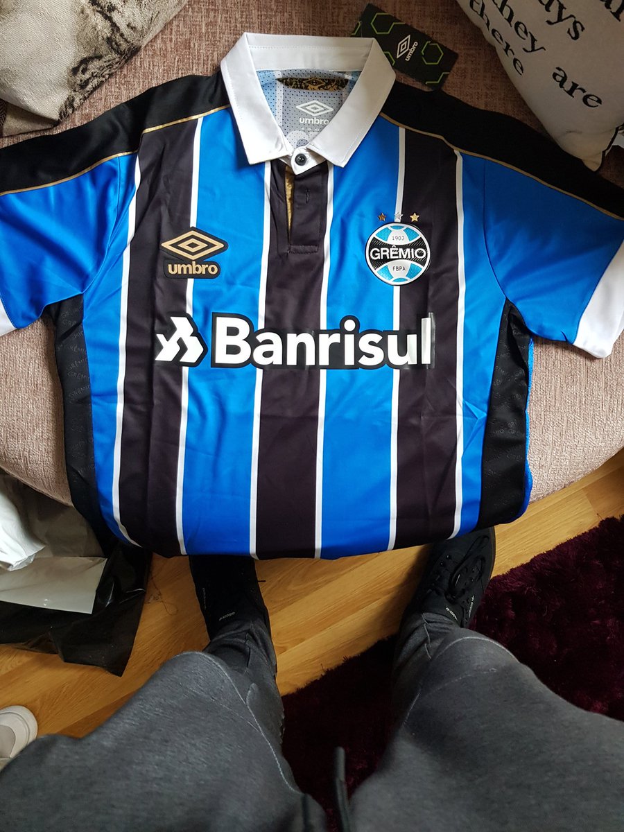 Ticker147's tweet image. One down, the many many more to come. #addicted #notaddicted  #kitporn #football #Gremio