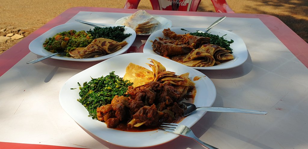 Back to Iten. Our guide has been Ken, who is also the manager at Iten View Point. Thats him with  @dgichuru. This is where you should stop and ask for their Kienyeji chicken and chapos made with carrots.
