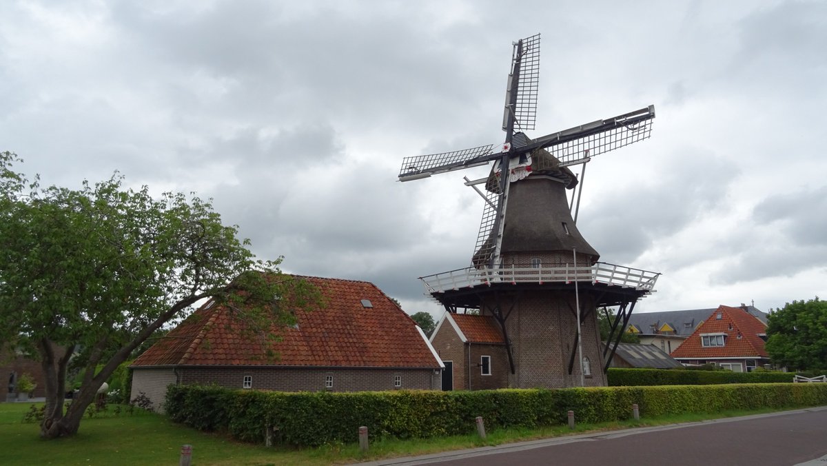 BjT_weer's tweet photo. Goedemiddag @Alpenweerman @ricoschroder @MaartenMinkman @RoyMolenaar1992 @Noorderweer @pietsweer @janvissersweer @WilliamHuizinga @helgavanleur @marcopverhoef @mrmiddendorp @weermanreinier Bewolkt, met af en toe de zon erbij 20 graden
#Molen #Windlust #Noordwolde #Friesland https://t.co/m6co4U2LCe