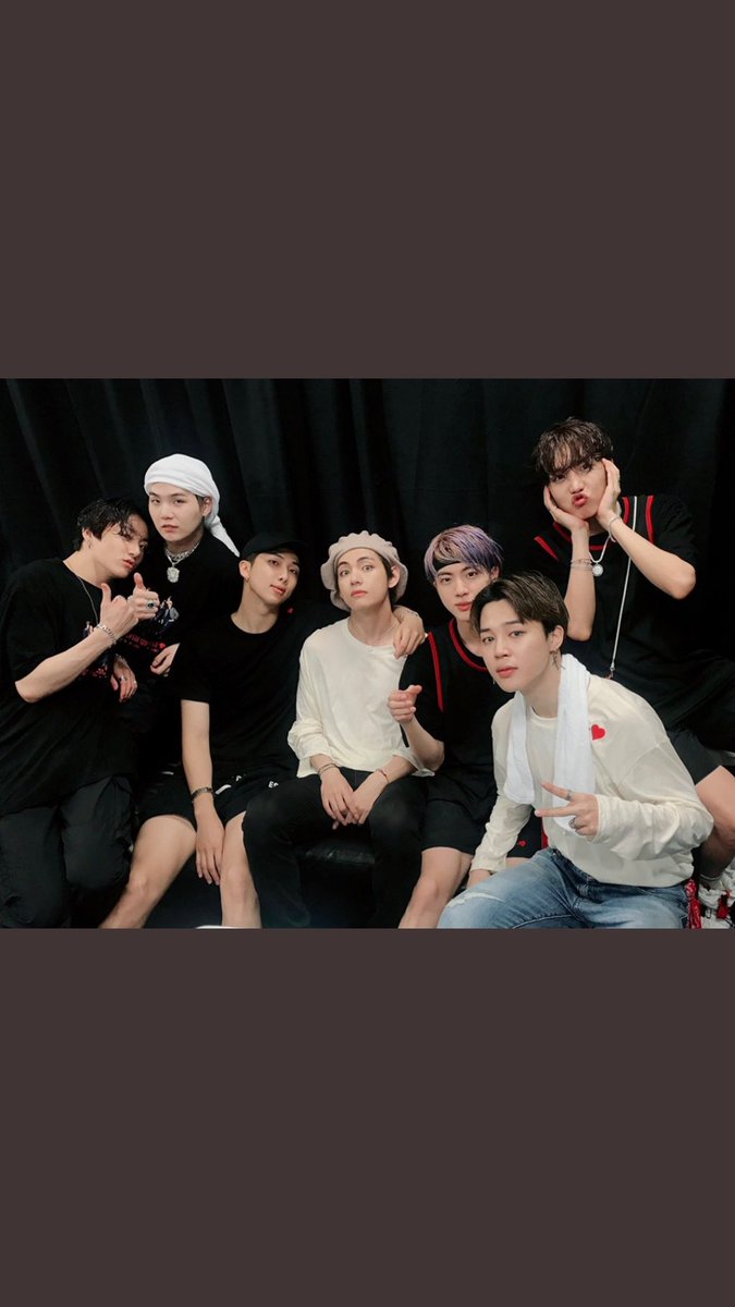 worldwidebbts's tweet photo. Bts official twitter güncellemesinden fotograflar hergun daha da büyüyüp daha da güzel bir aile oluyoruz. Army sizi seviyorum. https://t.co/obMksLu5GA